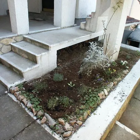 With A Parking Space Mandre, Pag - 524